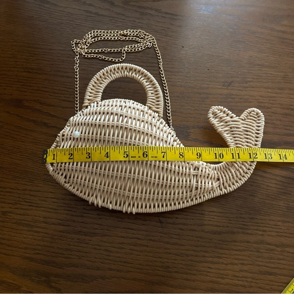 Tommy Bahama Wicker Whale Crossbody Bag in Natural - Picture 4 of 8